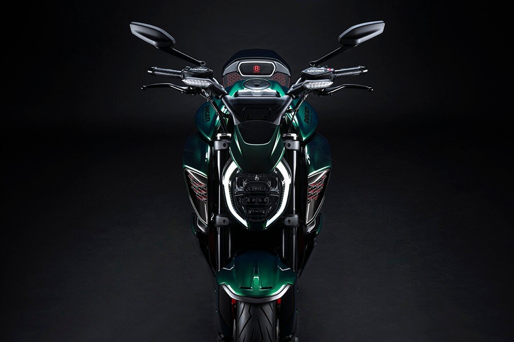 Ducati e Bentley: due serie davvero speciali per la Diavel V4